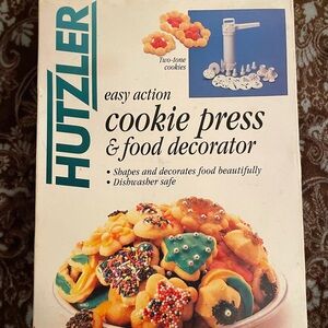 Hutzler Easy Action Cookie Press & Food Decorator 23 Piece Set Holiday  #695 NIB
